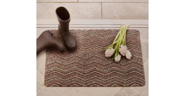 Hug Rug Plains Candy Zig Zag