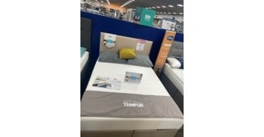Tempur 4'6 4Draw Divan Set and Headboard